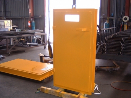 AIR LOCK CHAMBERS & MAN DOORS